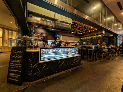 profile picture of Storia on Queen profile picture