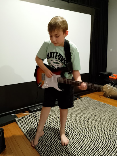 profile picture of level up music academy profile picture