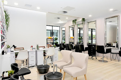 profile picture of Unique Beauty & Style profile picture