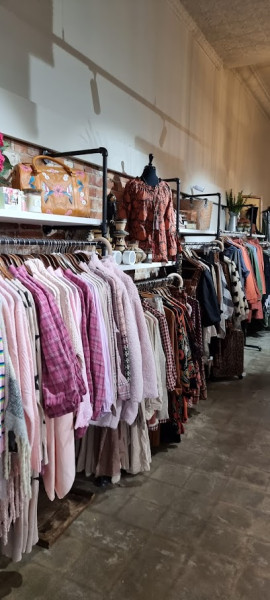 Zeinert & Co Clothing