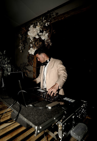 8 'Til Late Entertainment | Premium DJs & MCs for Weddings, Corporate Events, Parties