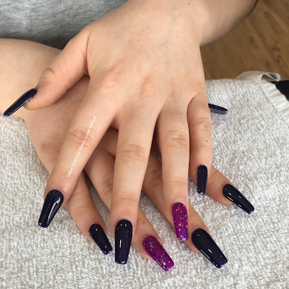 Glitter Nails and Beauty